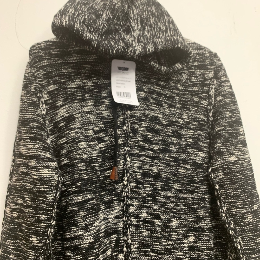 Sweater - Picture 5 of 15